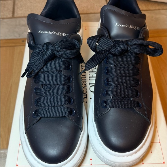 Alexander McQueen Navy and White Sneakers - Picture 6 of 9
